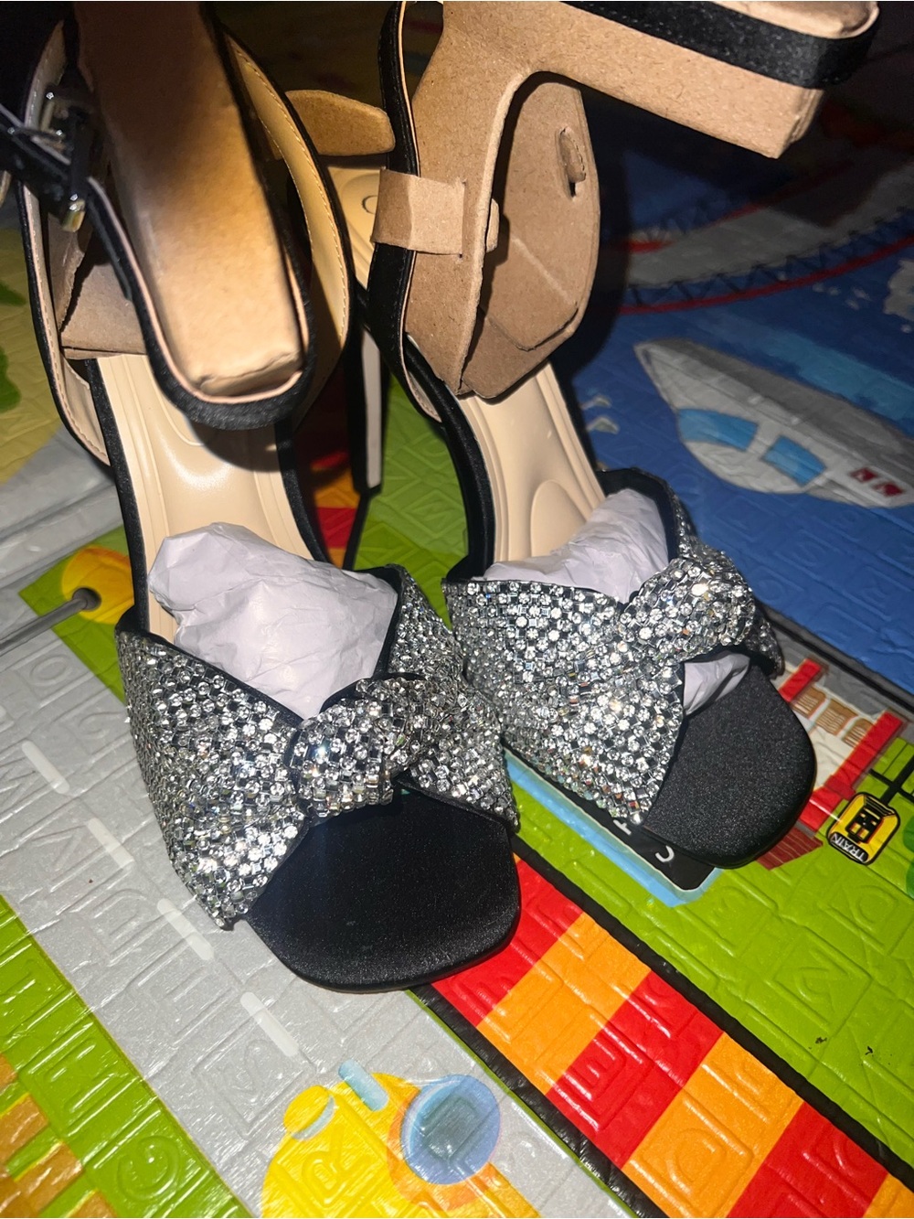 NEW Jessica Simpson Black Heels with Crystal Bow Accent - Picture 3 of 4